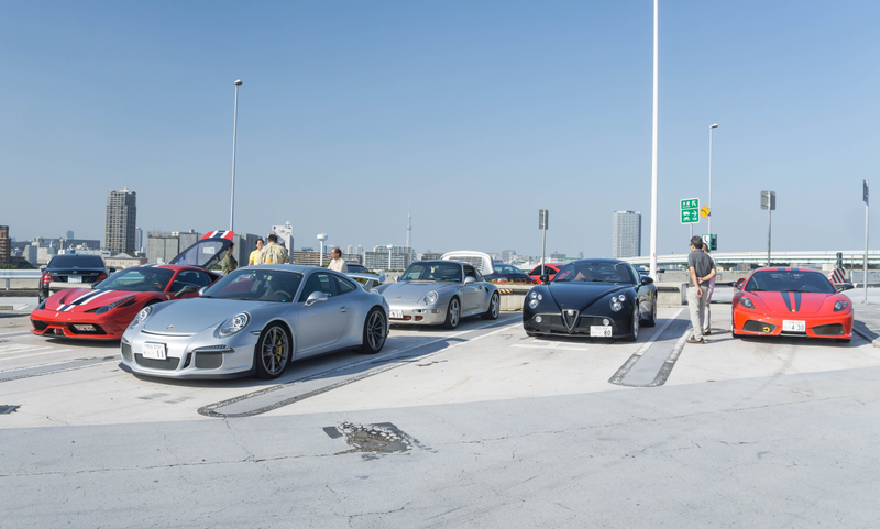 Illustration for article titled Japan's Parking Lot Car Meets Are Weird And Wonderful Even In The Middle Of The Day